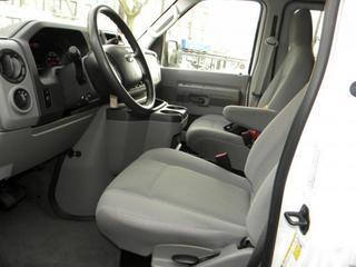 Ford Econoline Wagon 2011 photo 4