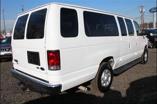 Ford Econoline Wagon 2011 photo 1