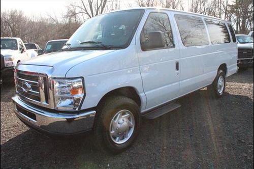 Ford Econoline Wagon 2011 photo 4