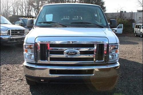 Ford Econoline Wagon 2011 photo 5