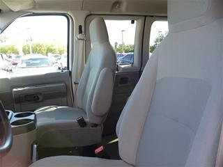Ford Econoline Wagon 2011 photo 2