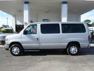 Ford Econoline Wagon 2011 photo 4