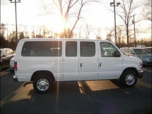 Ford Econoline Wagon 2011 photo 3