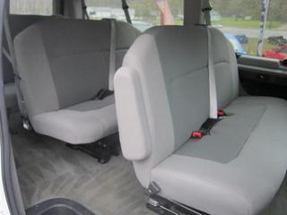 Ford Econoline Wagon 2011 photo 3