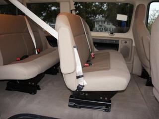 Ford Econoline Wagon 2011 photo 2