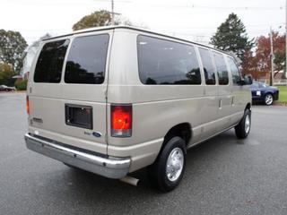 Ford Econoline Wagon 2011 photo 3