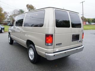 Ford Econoline Wagon 2011 photo 5