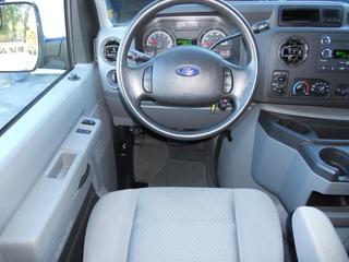 Ford Econoline Wagon 2011 photo 2