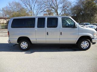 Ford Econoline Wagon 2011 photo 5