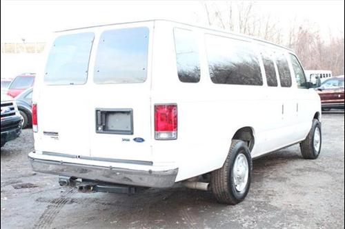 Ford Econoline Wagon 2011 photo 1