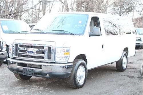 Ford Econoline Wagon 2011 photo 3