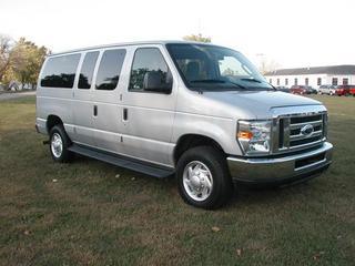 Ford Econoline Wagon 2011 photo 5