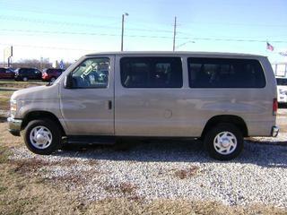 Ford Econoline Wagon 2011 photo 1