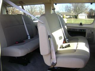 Ford Econoline Wagon 2011 photo 3