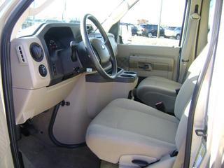 Ford Econoline Wagon 2011 photo 5