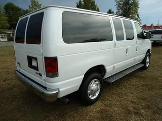 Ford Econoline Wagon 2011 photo 2