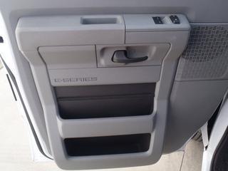 Ford Econoline Wagon 2011 photo 2