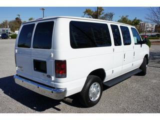 Ford Econoline Wagon 2011 photo 2