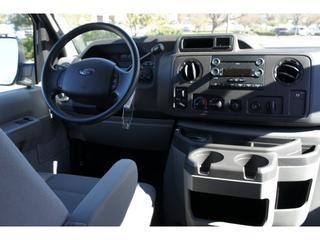 Ford Econoline Wagon 2011 photo 5