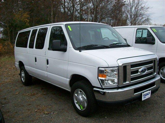 Ford Econoline Wagon 2011 photo 1