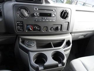 Ford Econoline Wagon 2011 photo 3