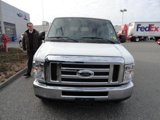 Ford Econoline Wagon 2011 photo 5
