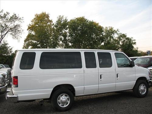 Ford Econoline Wagon 2011 photo 1