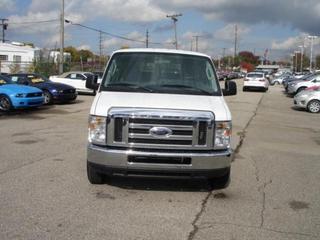 Ford Econoline Wagon 2011 photo 4