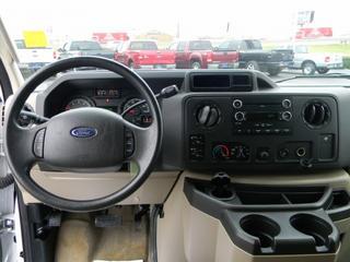 Ford Econoline Wagon 2011 photo 1