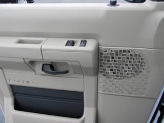 Ford Econoline Wagon 2011 photo 2