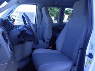 Ford Econoline Wagon 2011 photo 2