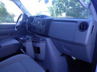 Ford Econoline Wagon 2011 photo 3