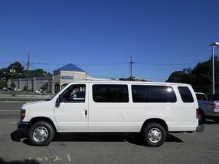 Ford Econoline Wagon 2011 photo 5