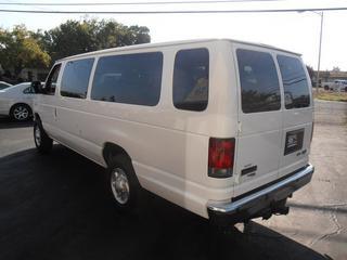 Ford Econoline Wagon 2011 photo 2