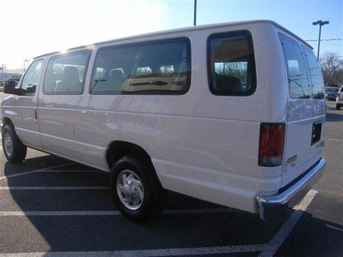 Ford Econoline Wagon 2011 photo 1