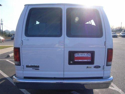 Ford Econoline Wagon 2011 photo 4