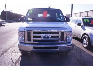 Ford Econoline Wagon 2011 photo 2