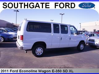 Ford Econoline Wagon 2011 photo 4
