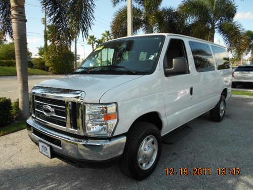 Ford Econoline Wagon 2011 photo 1