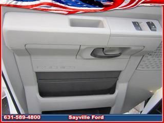 Ford Econoline Wagon 2011 photo 1