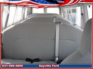 Ford Econoline Wagon 2011 photo 2