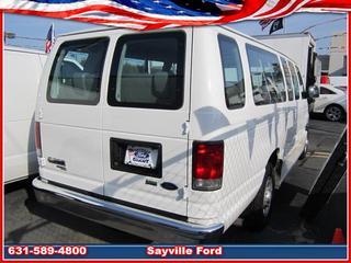 Ford Econoline Wagon 2011 photo 5