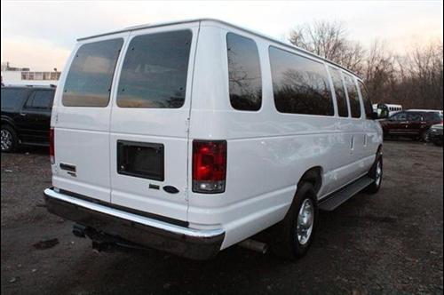 Ford Econoline Wagon 2011 photo 1