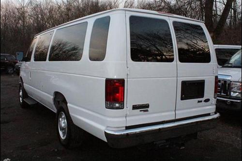 Ford Econoline Wagon 2011 photo 3