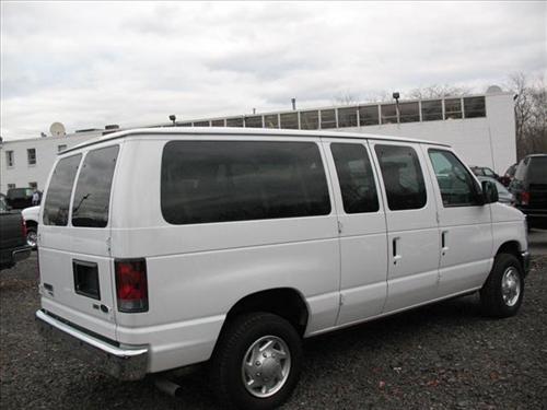 Ford Econoline Wagon 2011 photo 1