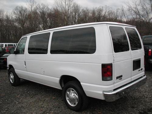 Ford Econoline Wagon 2011 photo 3