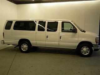 Ford Econoline Wagon 2011 photo 2