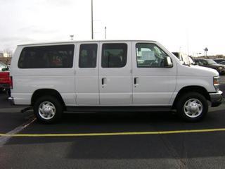 Ford Econoline Wagon 2011 photo 3