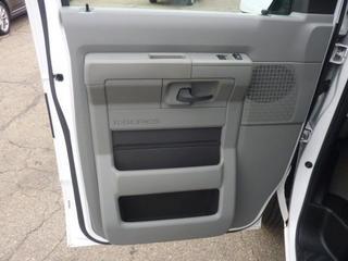 Ford Econoline Wagon 2011 photo 1