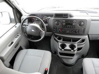 Ford Econoline Wagon 2011 photo 3